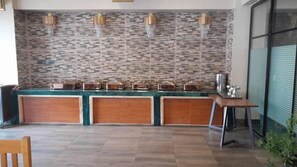 Päivittäinen mannermainen aamiainen maksusta