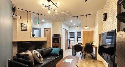 Deep Osaka! A Running Lamp 2 minutes from the station! Ideal location for sightseeing in Namba & USJ Osaka! Up to 6 people are allowed at the same price