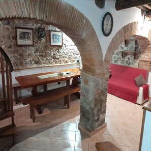 Dining - House strategically located to discover the wonderful Garfagnana. (Fornaci di Barga)