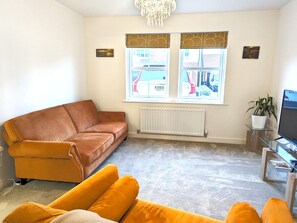 House, 3 Bedrooms, Patio, Garden View | Living room