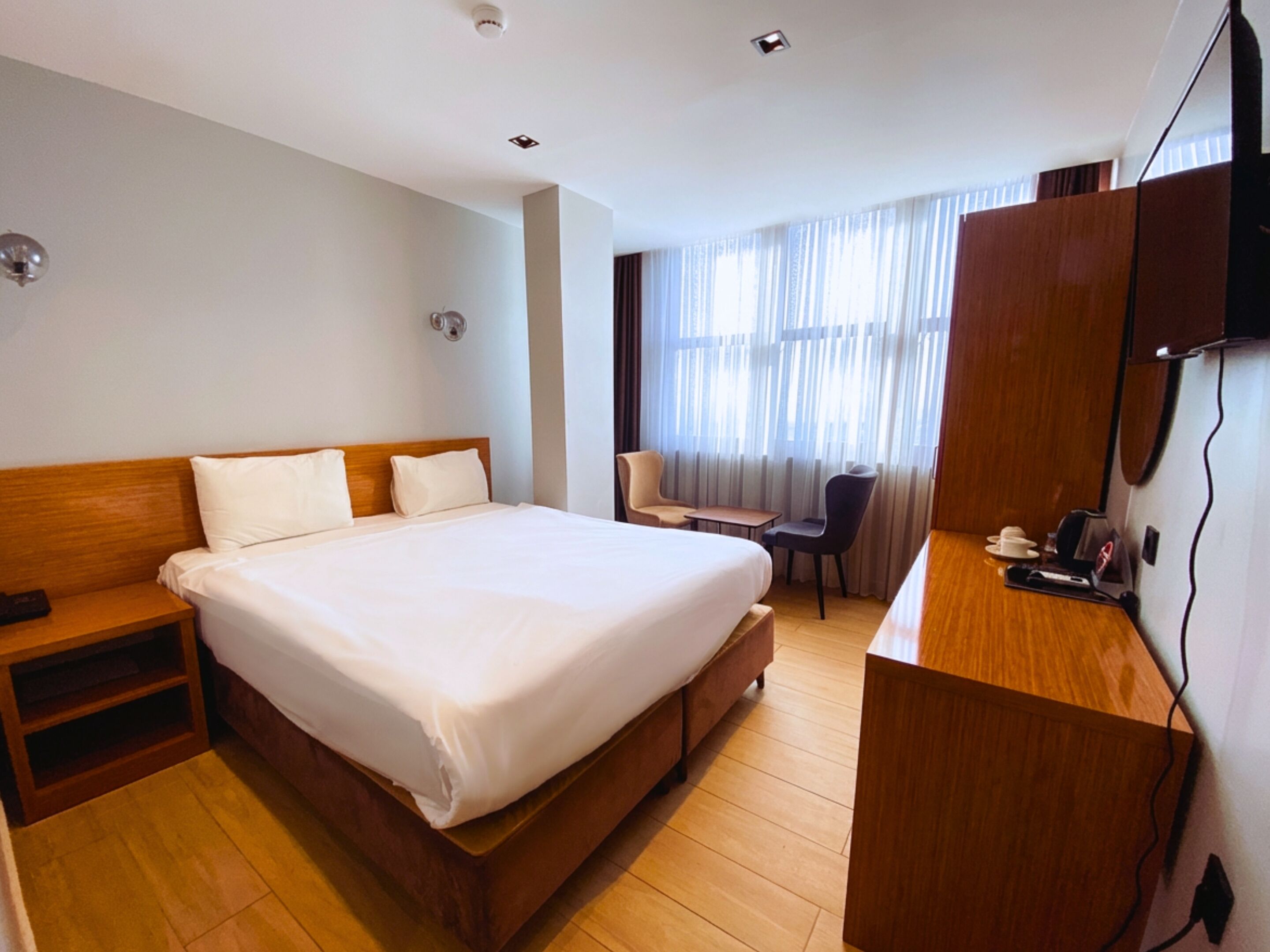 Sábanas de algodón egipcio, ropa de cama de alta calidad y minibar 