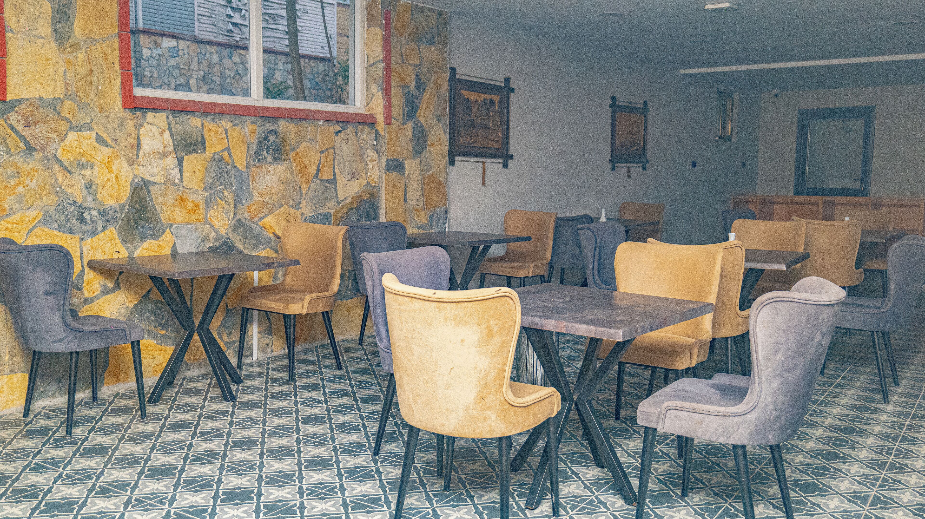 Daily continental breakfast (EUR 7 per person)