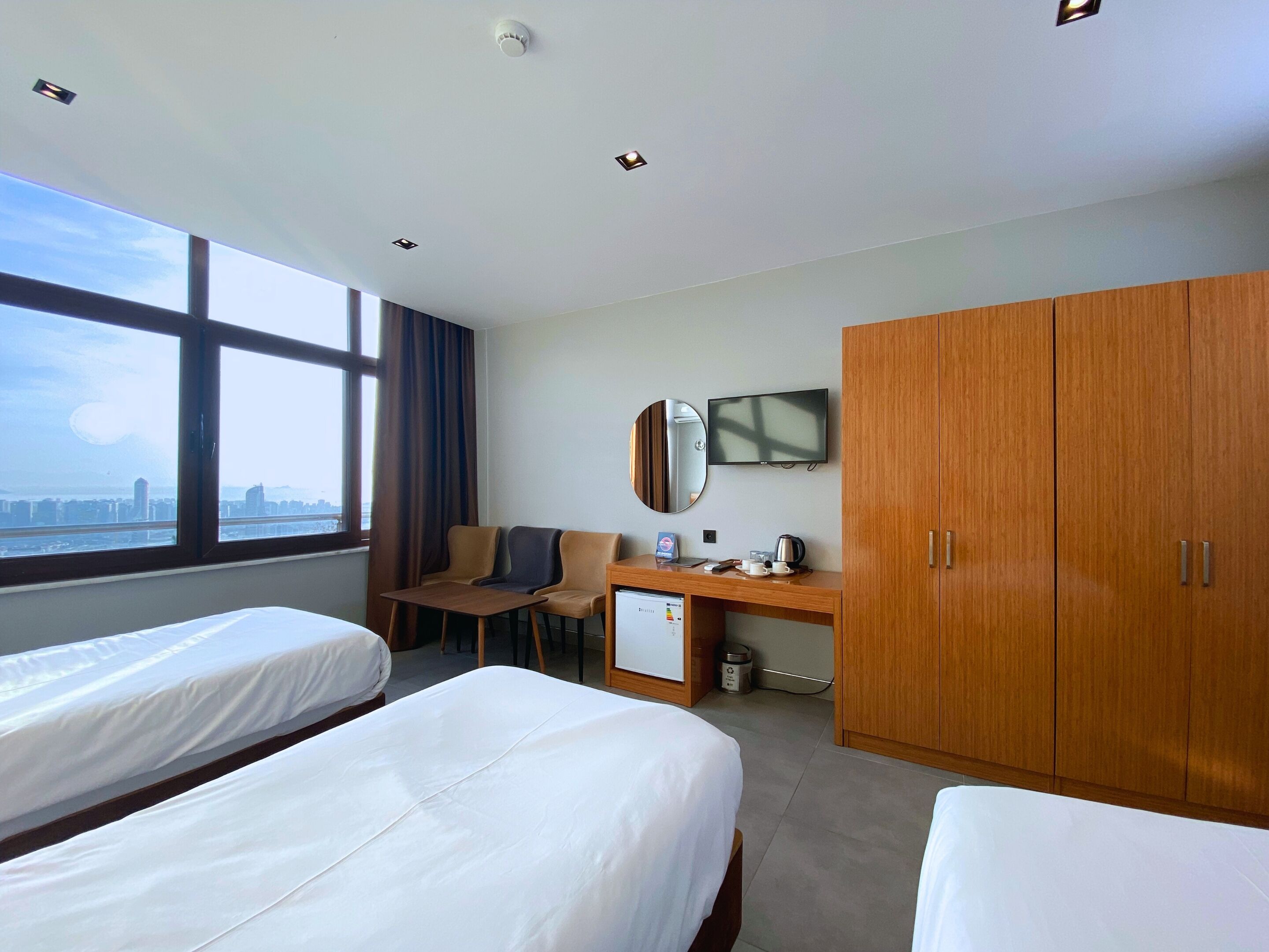 Egyptian cotton sheets, premium bedding, minibar, desk