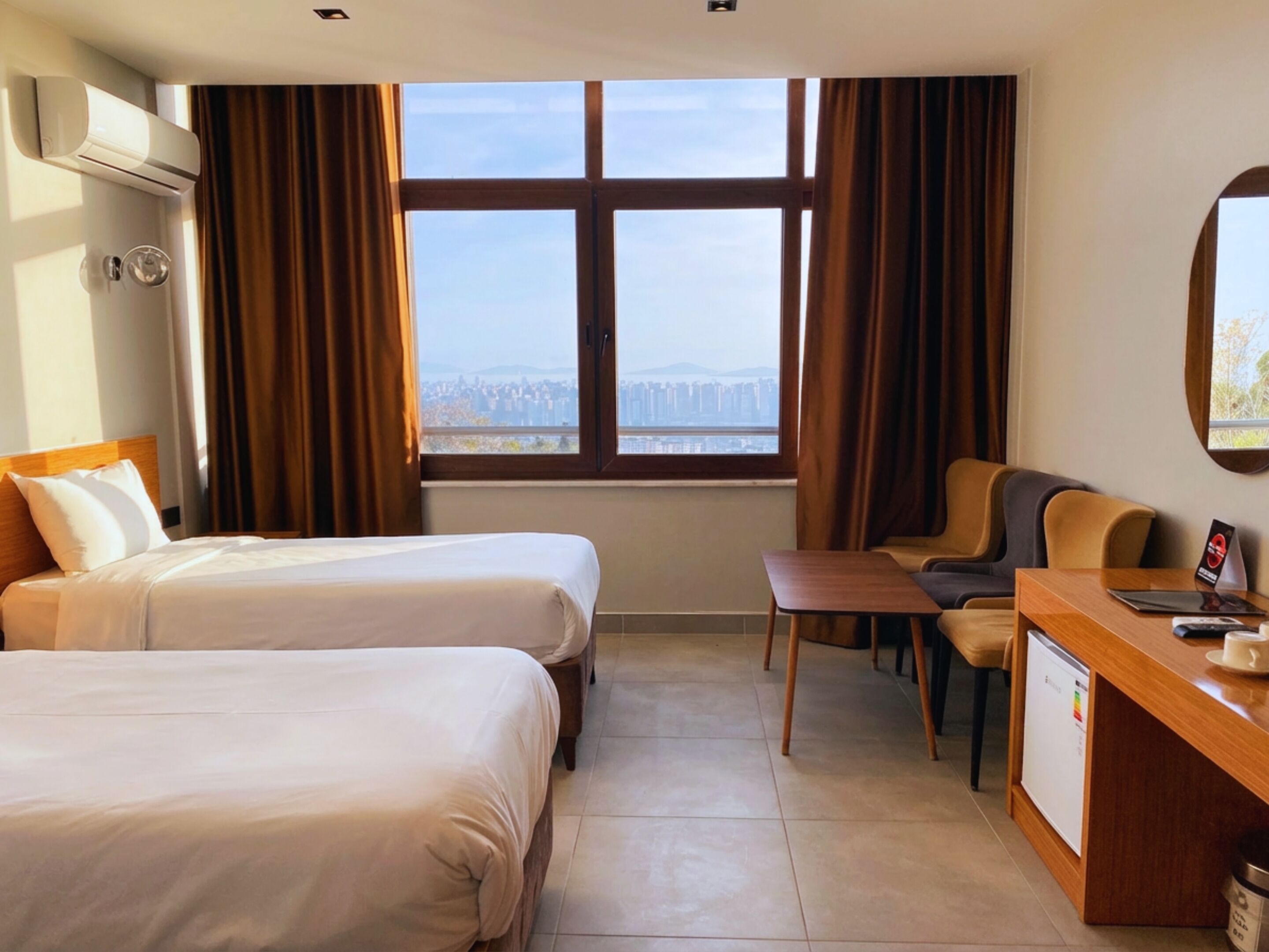 Sábanas de algodón egipcio, ropa de cama de alta calidad y minibar 