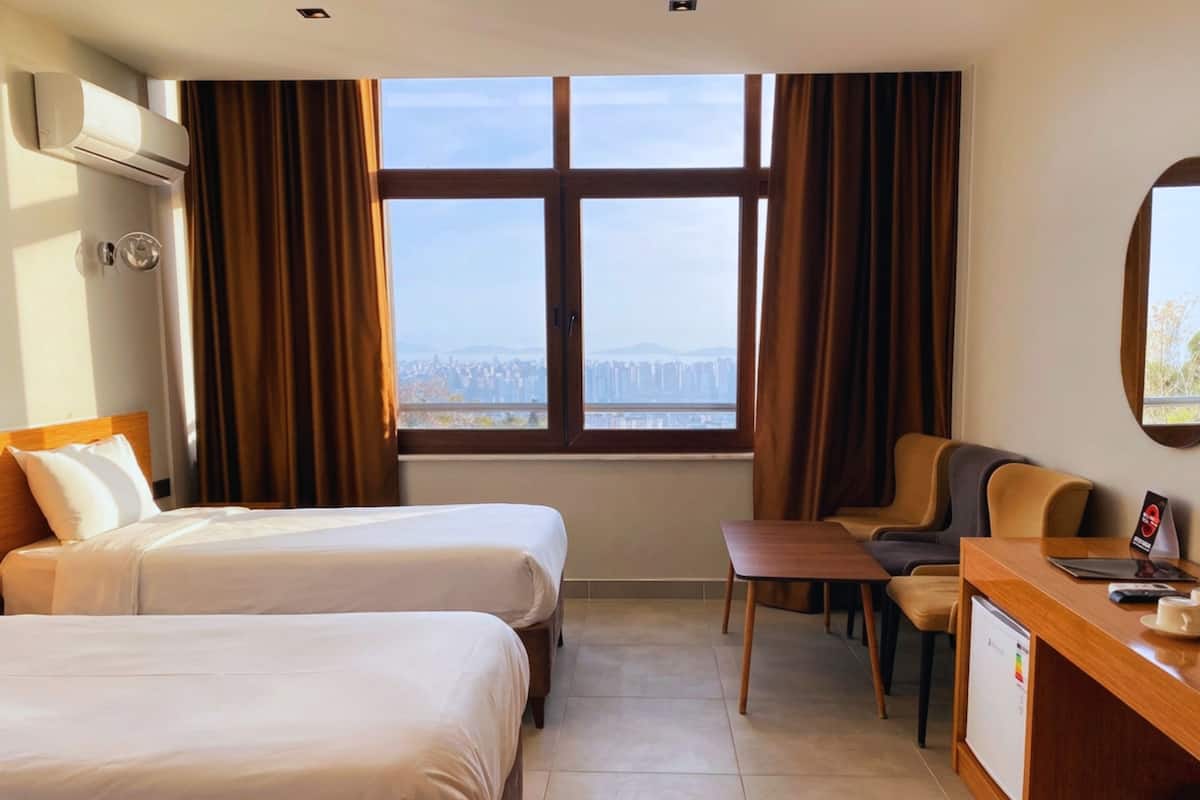 Familien-Doppel- oder -Zweibettzimmer