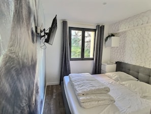 4 habitaciones, tabla de planchar con plancha y cuna de viaje