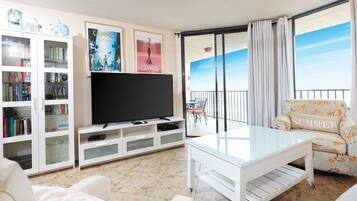 Condo, 2 Bedrooms | Living area