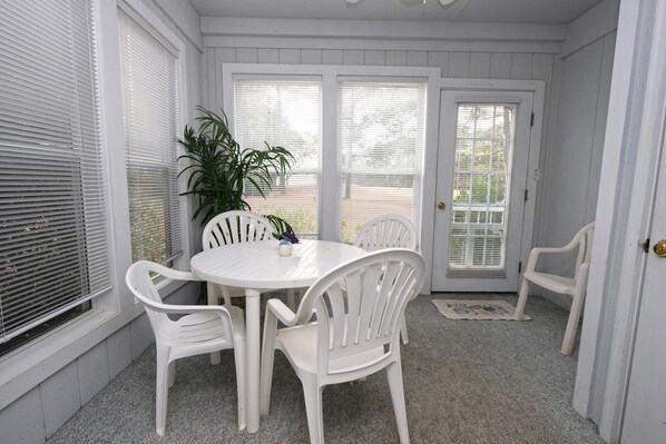 Dining - Sip, Stay, Stargaze Emerald Green 2BR 2BA (Pawleys Island)