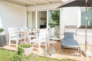 Outdoor dining - Vacation apartment "Uferresidenz" for the whole family 90m from the lake (Überlingen)