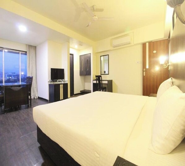 Deluxe Room | Desk, free WiFi - Quaint Suites (Mumbai)