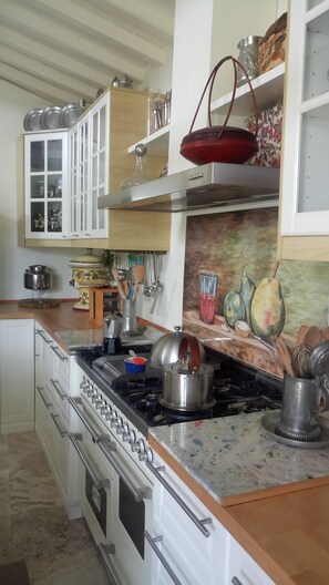 Geladeira, fogão, cooktop, lava-louças