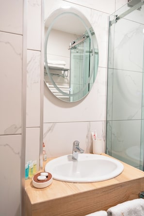 Romantic Double Room | Bathroom