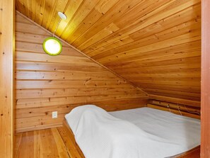 1 makuuhuone, silitysrauta/-lauta