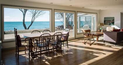 Lakeside PEC: Beautiful Waterfront & Patio