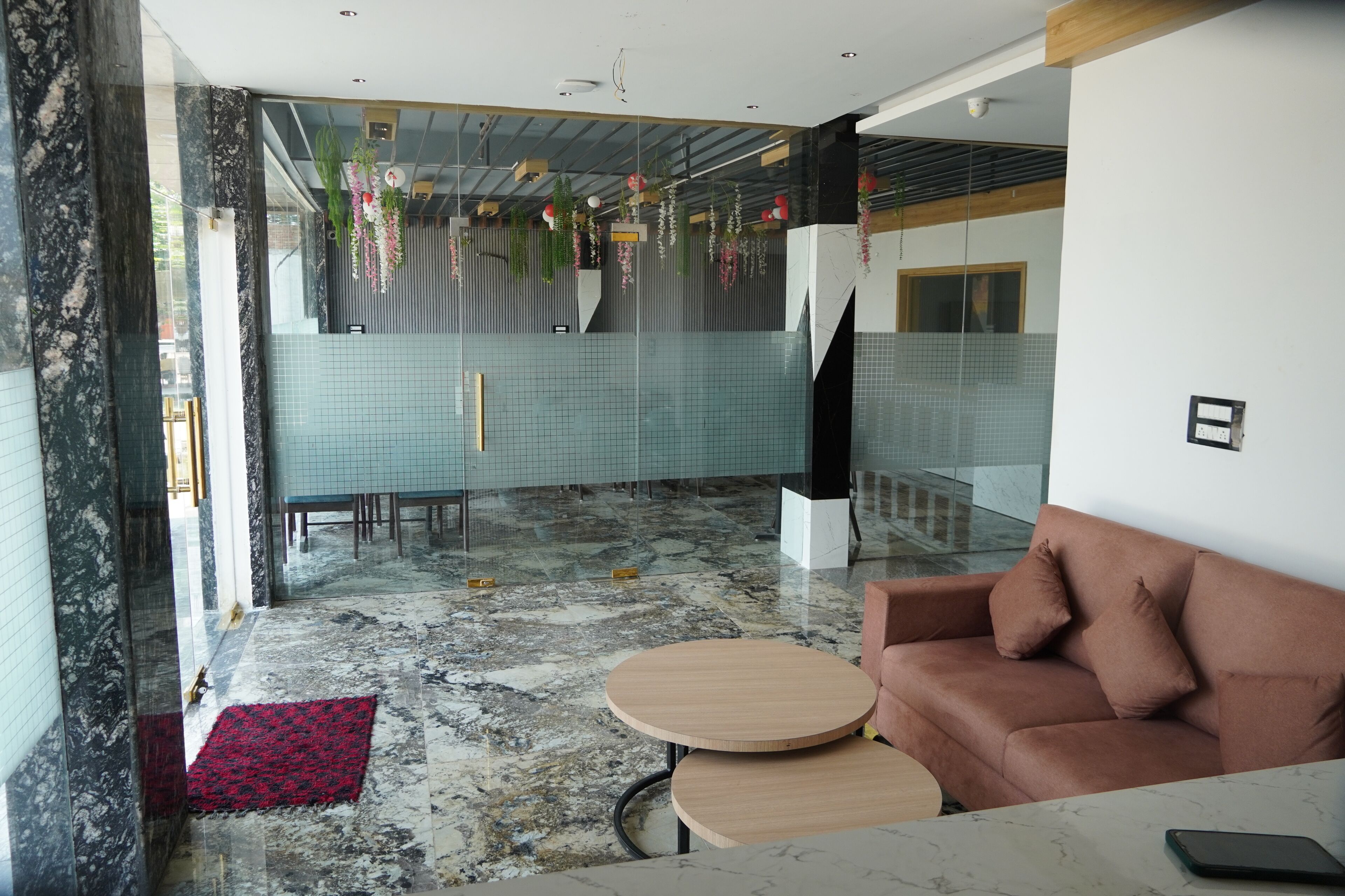 32-inch Smart TV with digital channels, heated floors