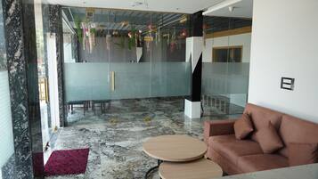 32-inch Smart TV with digital channels, heated floors