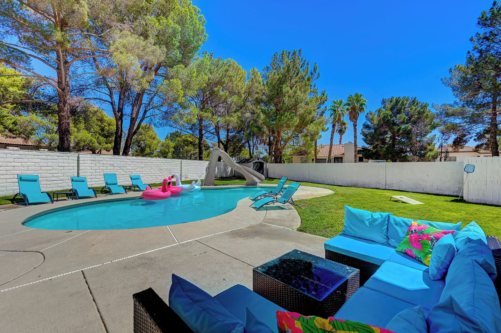 This house is a 5 bedroom(s), 3 bathrooms, located in Las Vegas, NV.