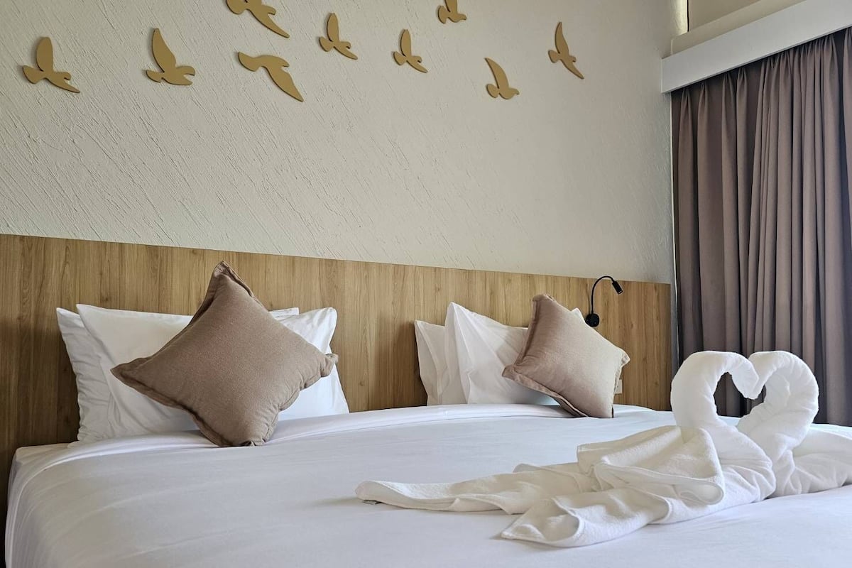Deluxe Jacuzzi Room | 1 bedroom, free WiFi, bed sheets