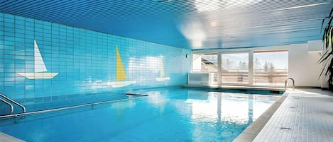 Piscina coperta, una piscina riscaldata