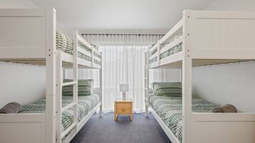 4 bedrooms, iron/ironing board, travel cot, Internet