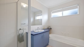 Bathtub, hair dryer - Sunrise on Panorama in Cape Woolamai (Cape Woolamai)