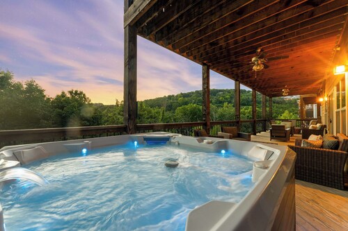 Indoor Pool! Lake Access! Hot Tub!