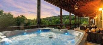 Indoor Pool! Lake Access! Hot Tub!