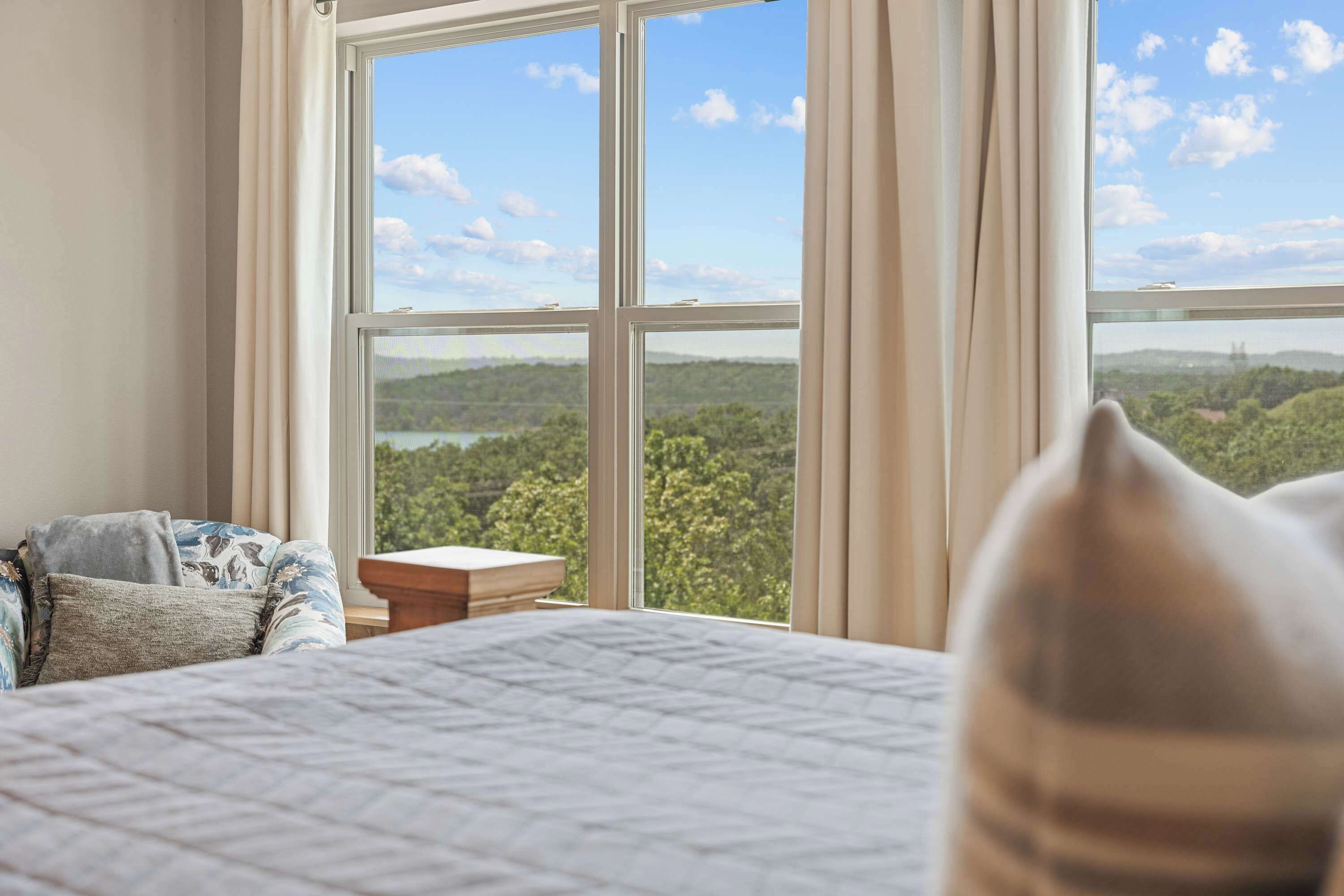 9 bedrooms, desk, iron/ironing board, WiFi