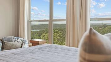 9 bedrooms, desk, iron/ironing board, WiFi