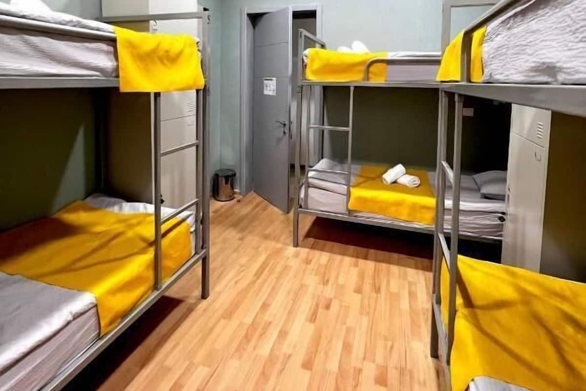 1 habitación, tabla de planchar con plancha y wifi gratis