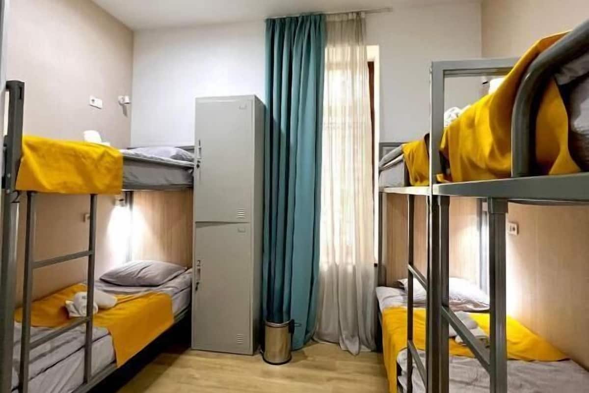 1 habitación, tabla de planchar con plancha y wifi gratis