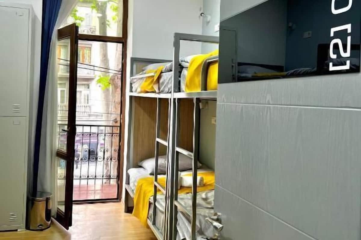 1 habitación, tabla de planchar con plancha y wifi gratis