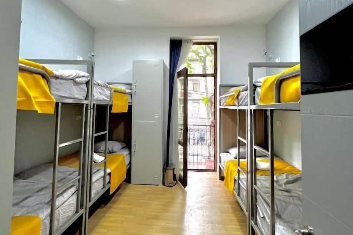 1 habitación, tabla de planchar con plancha y wifi gratis