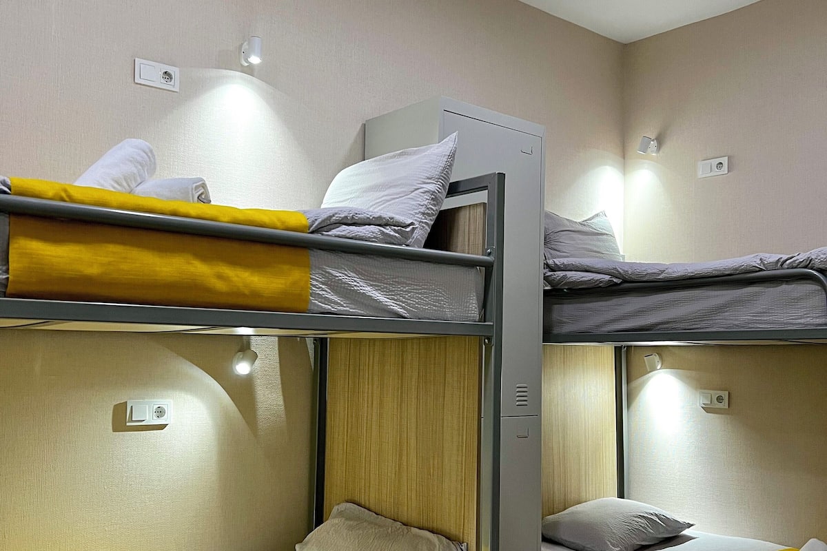 1 habitación, tabla de planchar con plancha y wifi gratis