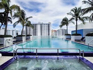 Pool - WVR Vacation Residences 907 (Fort Lauderdale)