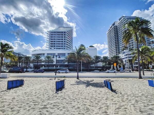 On the beach - WVR Vacation Residences 907 (Fort Lauderdale)