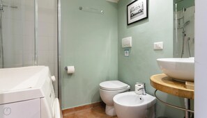 Apartment (1 Bedroom) | Bathroom | Shower, bidet - Italianway - Paoli 2C (Milan)