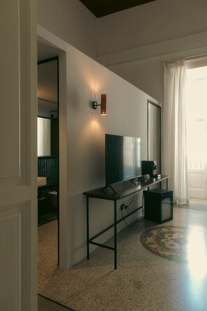 Deluxe Triple Room, Balcony | Premium bedding, memory foam beds, free minibar, in-room safe - Roiss Haus (Lecce)