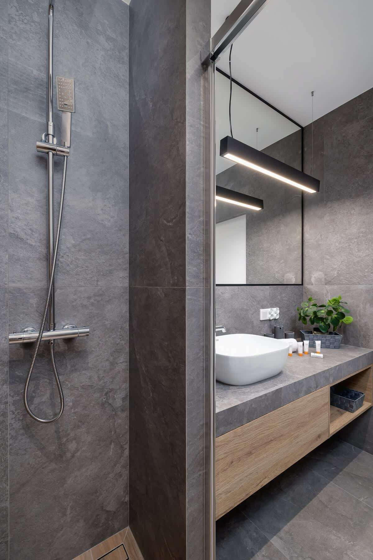 Dusche, Haartrockner, Shampoo