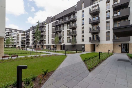 Exterior. Sunny Apartment | Parking and Workspace