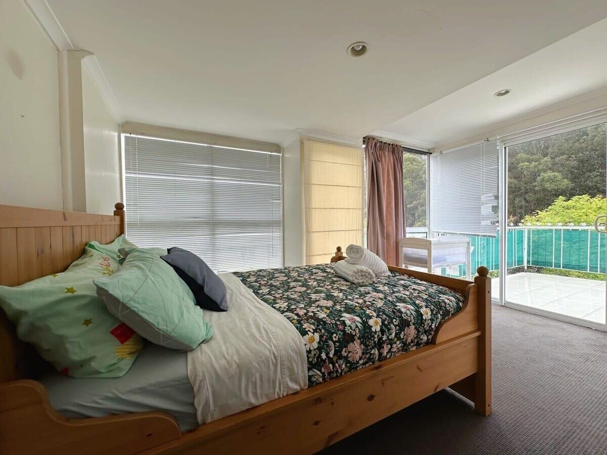 4 bedrooms, iron/ironing board, travel cot, WiFi