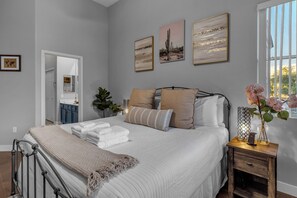 2 chambres, fer et planche à repasser, accès au Wi-Fi (inclus)