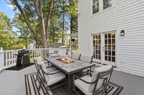 Prime West Hartford Center Location: Historic Gem