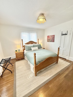 3 chambres, bureau, fer et planche à repasser, lit parapluie