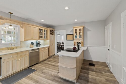 Prime West Hartford Center Location: Historic Gem