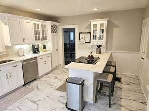 冰箱、微波炉、烤箱、炉灶