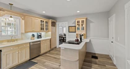 Prime West Hartford Center Location: Historic Gem