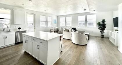 Top Floor Luxury Condo