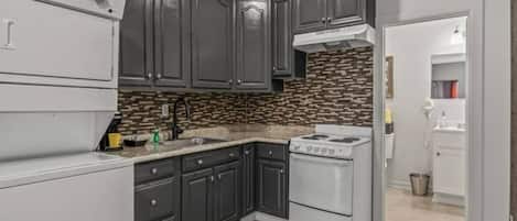 Fridge, oven, stovetop, coffee/tea maker