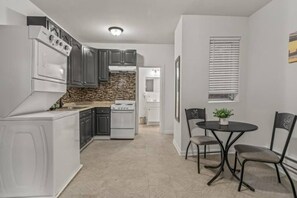 Fridge, oven, stovetop, coffee/tea maker